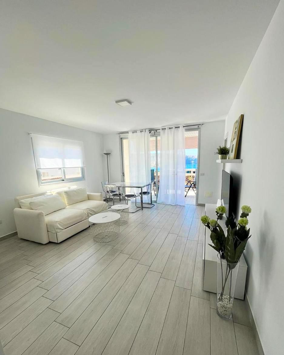 Appartamento The White Heart House - Attic Sea View Los Cristianos  Esterno foto